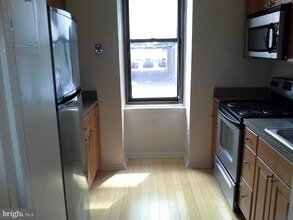 Building Photo - 135 S 19th St