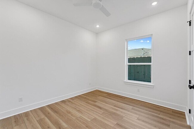 Foto del edificio - 8320 Williamsdell St