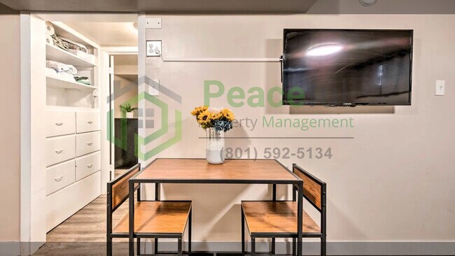 Foto del edificio - 256 E 700 S