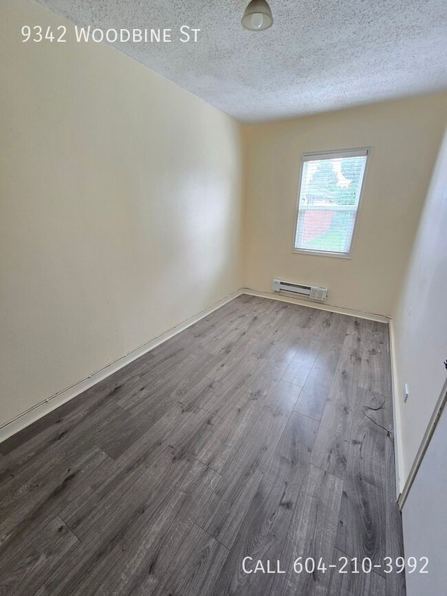 Building Photo - 2 Bedroom Duplex