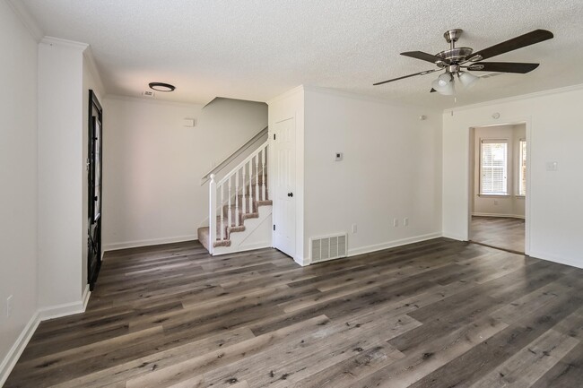 Building Photo - 9406 Slezenger Ln