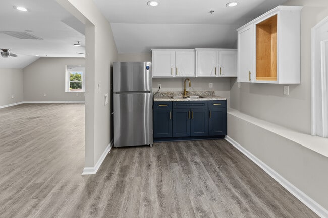 Kitchen (E) - Stewart Legacy Suites