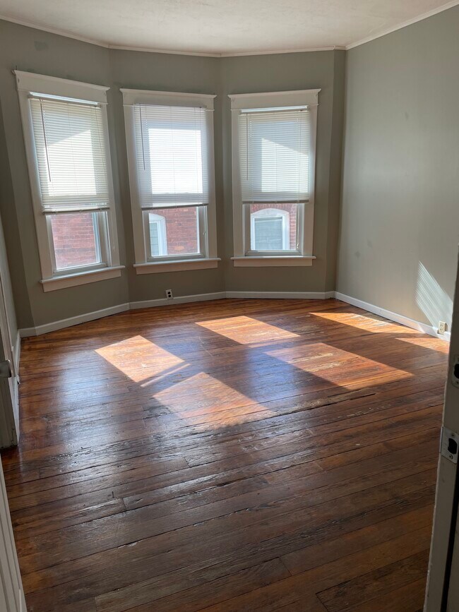 Building Photo - 1105 Hutton St
