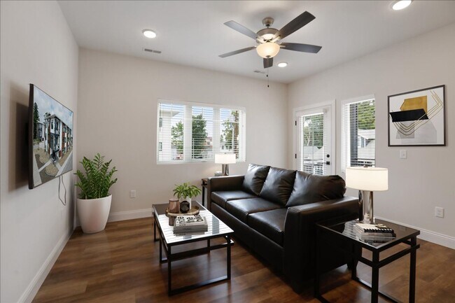 Foto del edificio - 302 W Clark St