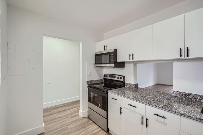 Foto del edificio - Lakeshore Presidential Apartments