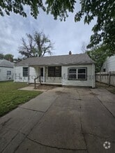 Building Photo - 129 S Mt Carmel St