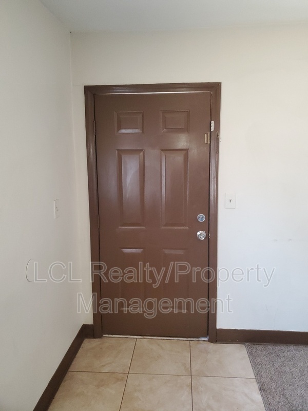Foto del edificio - 22600 Ellis Ave