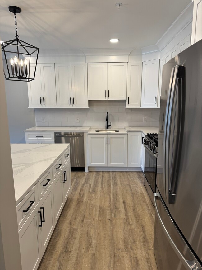 Building Photo - 575 Newark Pompton Tpke