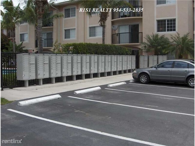2 br, 2 bath Condo - 2027 SE 10th Ave 10A photo'