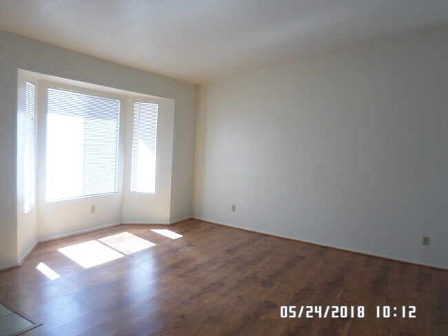 Building Photo - 700 S Sunfield Canyon Dr