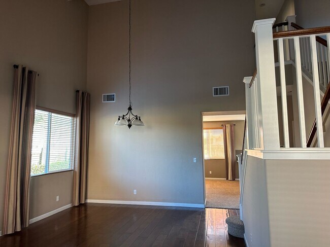 Foto del edificio - 1546 N Oliveto Ct