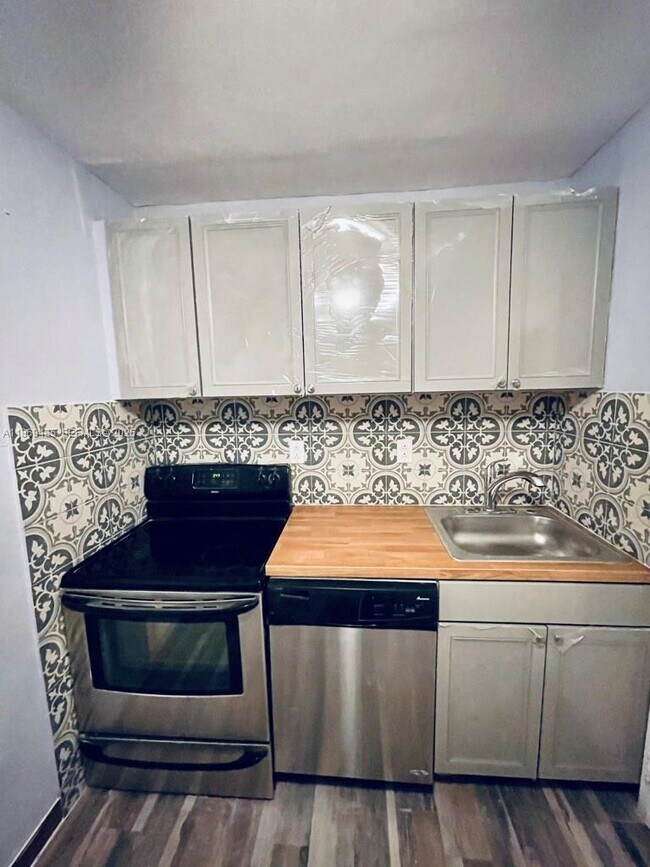 Foto del edificio - 23 SE 12th St