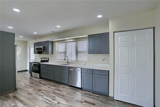 Building Photo - 102 Kathleen Dr