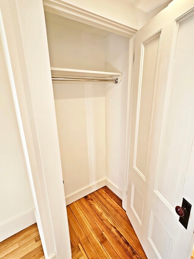 Building Photo - 11 Channing St