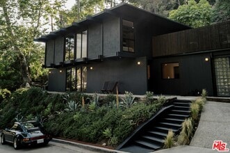 Building Photo - 5649 Valley Oak Dr