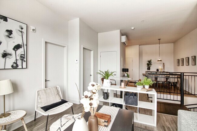 Building Photo - 9675 Av. Papineau