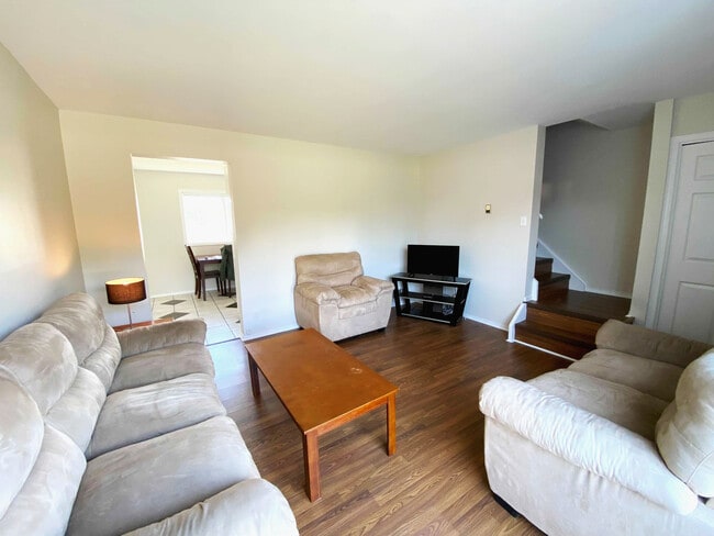 Building Photo - 24 Little Wedeene St