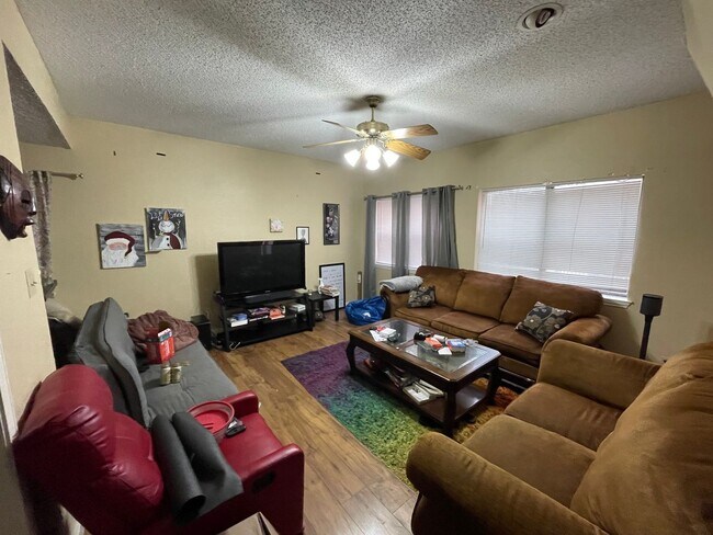 Foto del edificio - 2/2 WALK TO UT!