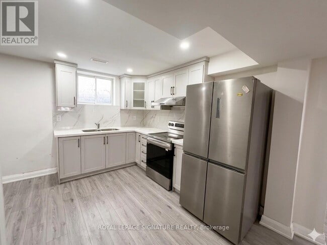 Building Photo - 806 Envoy Dr