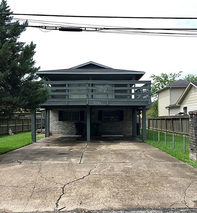 Building Photo - 9035 Hollock St