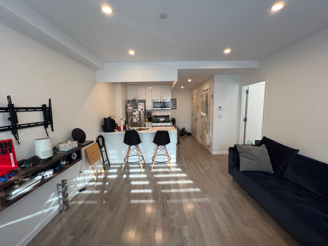 Foto principal - Fantastic 1 Bed/1 Bath Apartment in Astoria