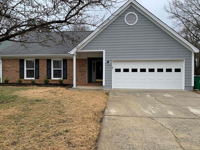 Foto principal - 8020 Glencannon Dr