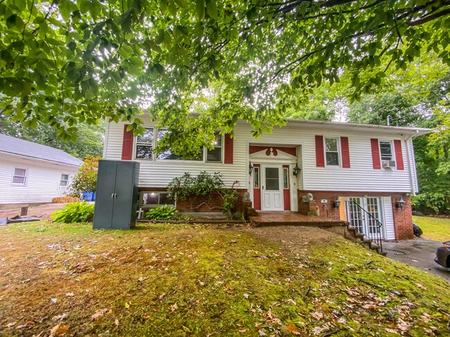 Building Photo - 748 Togus Rd
