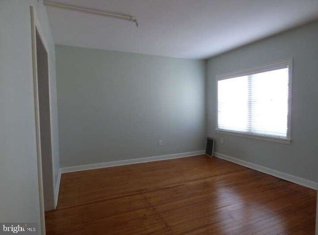 Foto del edificio - 218 W 9th St