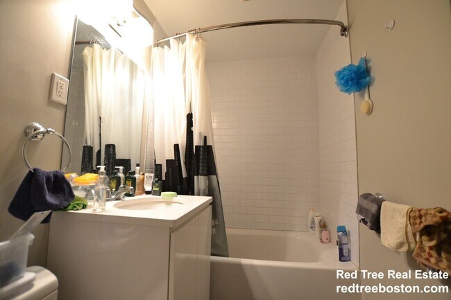 Foto del edificio - 19 Greylock Rd