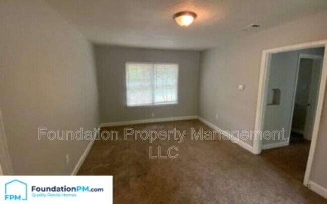 Building Photo - 1684 Whitney Ave