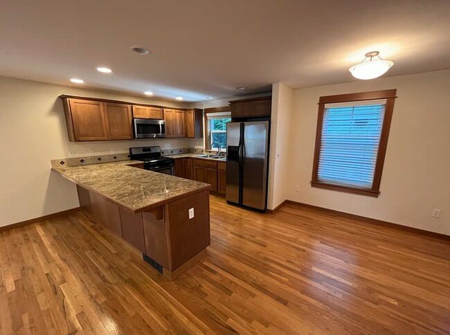 Foto del edificio - Large 3 bed/3.5 bath Greenwood Townhouse!!!