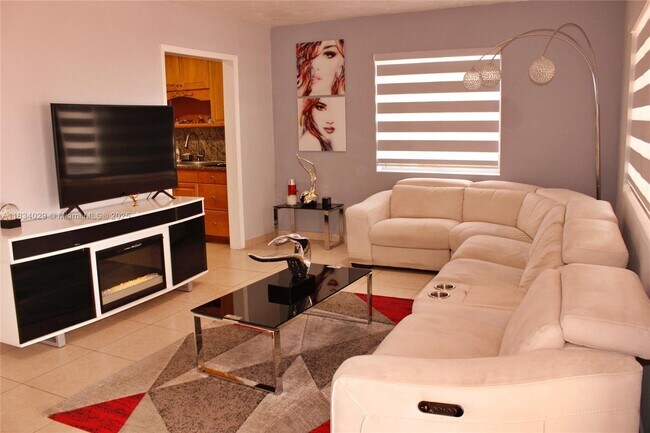 Foto del edificio - 218 E 9th Ct