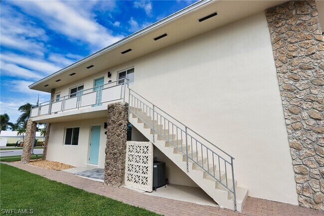 Building Photo - 2500 Gulf Shore Blvd N