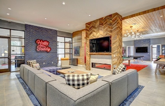 Building Photo - The Hollis Townhomes