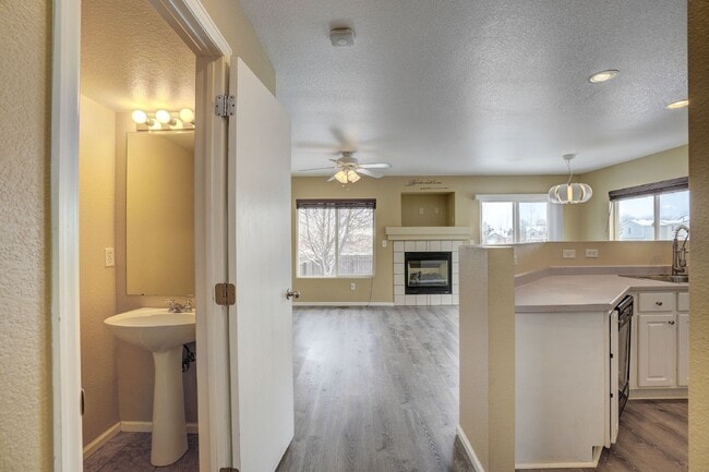 Building Photo - $ 2,295 - 3-Bed, 3-Bath Townhome with Mode...