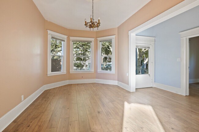 Building Photo - Beautiful Sacramento Downtown 3 Bedroom, 1...