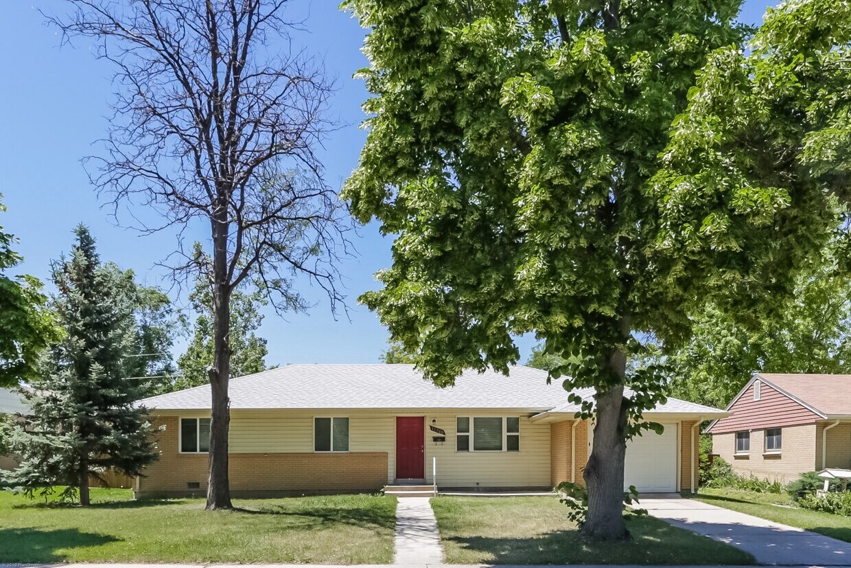 Foto principal - 11706 E Dakota Ave