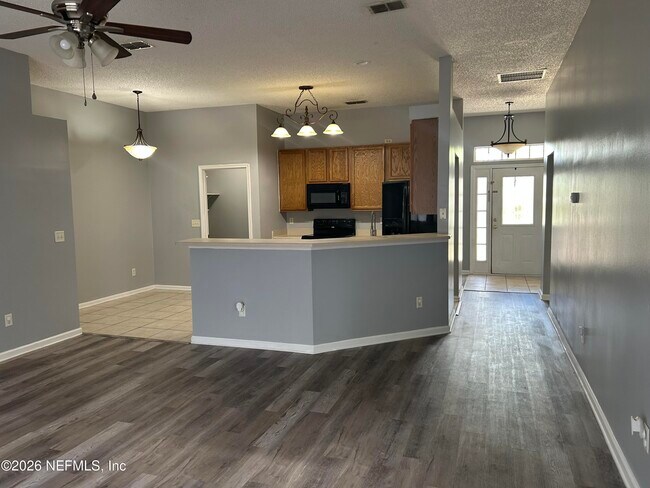 Foto del edificio - 1804 Northglen Cir