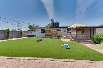 Building Photo - 1207 W 15th St