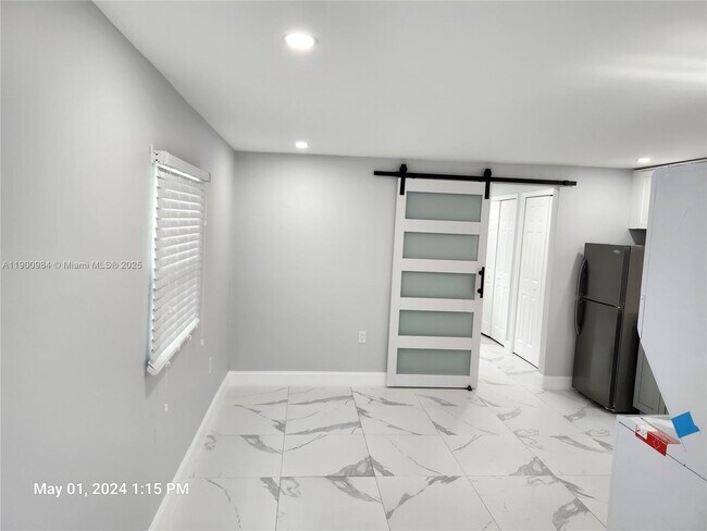 Foto del edificio - 1934 NW 25th Ave