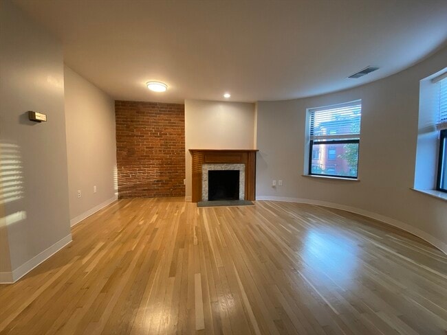 Building Photo - 108 Gainsborough St