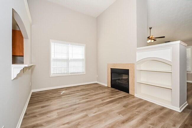 Foto del edificio - 332 White Oak Way