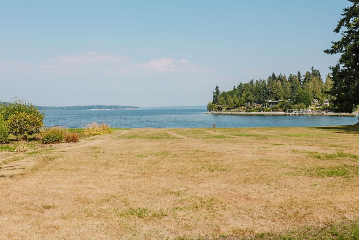Primary Photo - Low Bank Waterfront Brand New Remodel on H...
