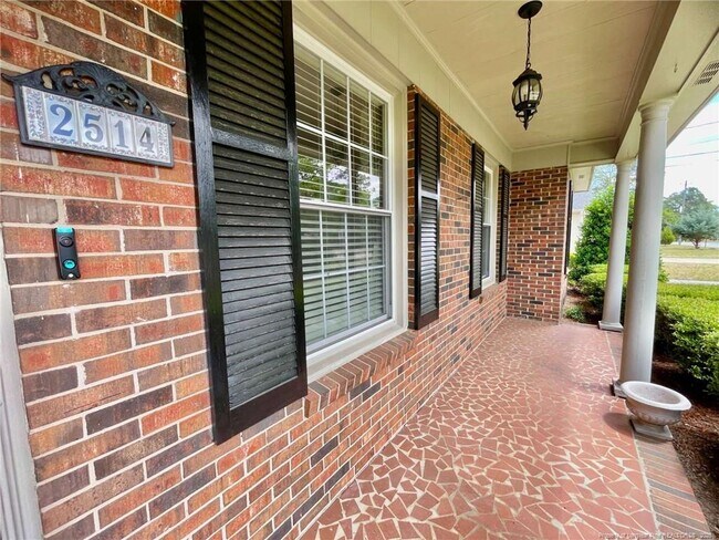 Building Photo - 2514 Dartmouth Dr
