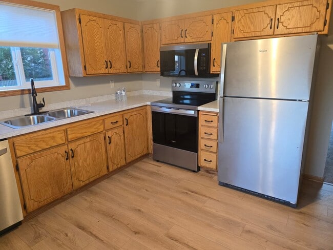 Foto del edificio - 13752 Round Lake Blvd NW