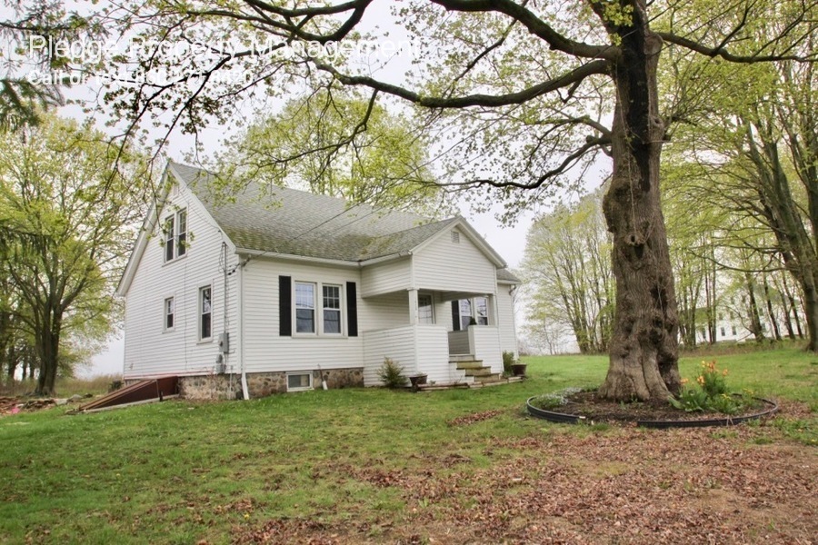 Primary Photo - 1402 Trumbull Hwy