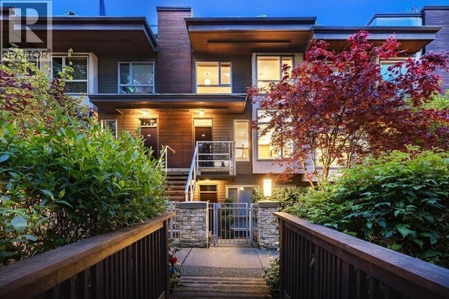 Photo du bâtiment - 735-735 15th St W