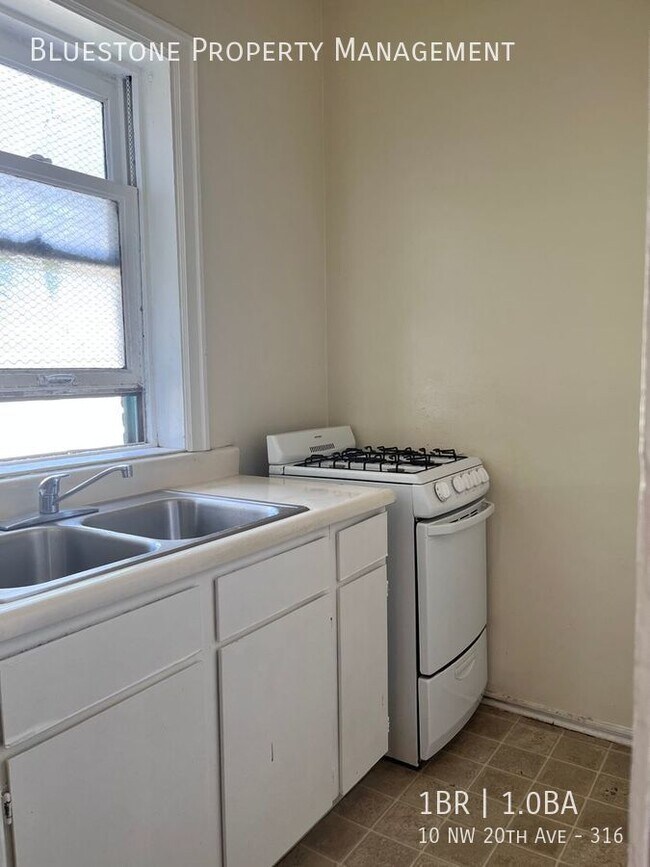 Foto del edificio - Spacious One Bedroom Apt in Vintage NW Bui...