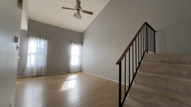 Foto del edificio - 385 Grissom Ct