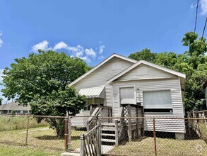 Building Photo - 145 Alice St